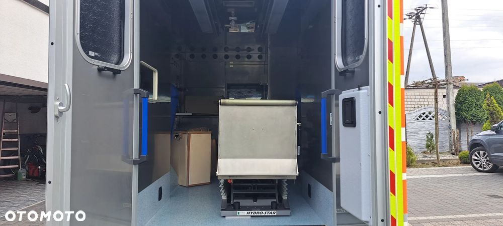 Mercedes-Benz 519 - 16