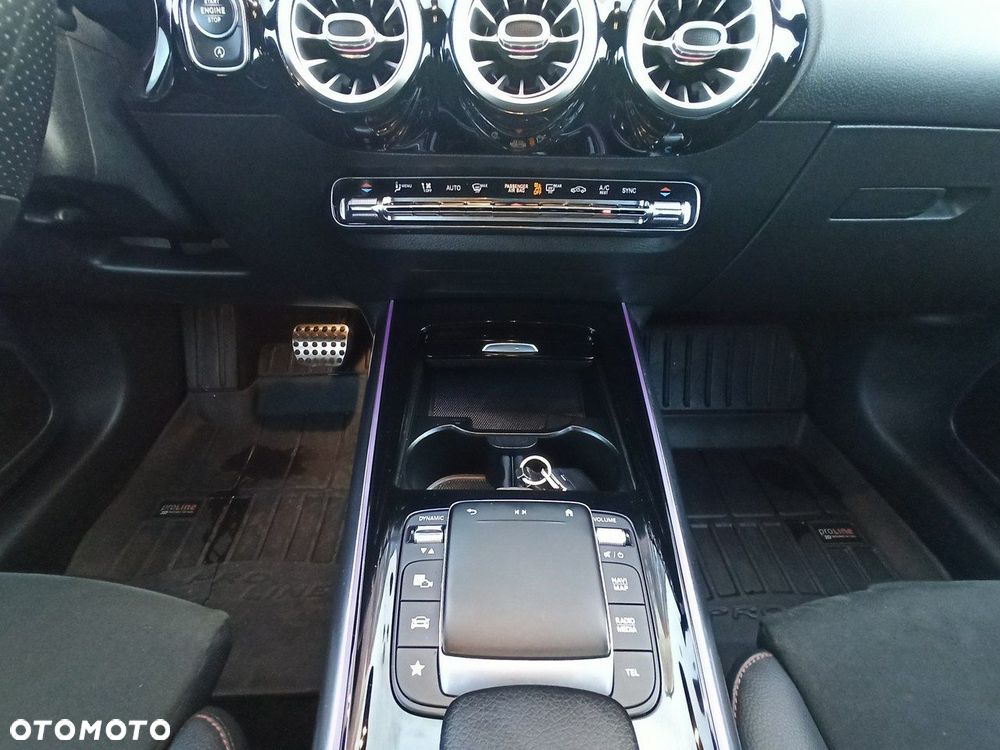 Mercedes-Benz GLA - 17