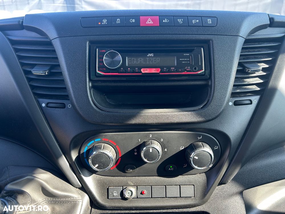 Iveco 3.0 D ABROLLKIPPER Lift Truck 3.5 tone - 35