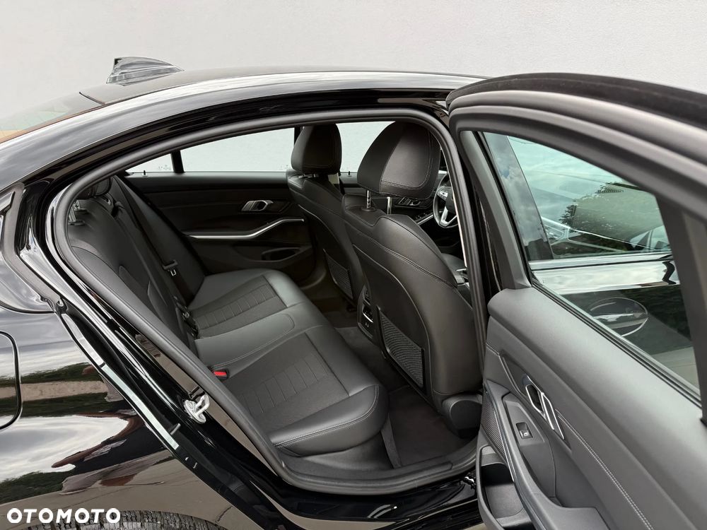BMW Seria 3 318i Sport Line - 11