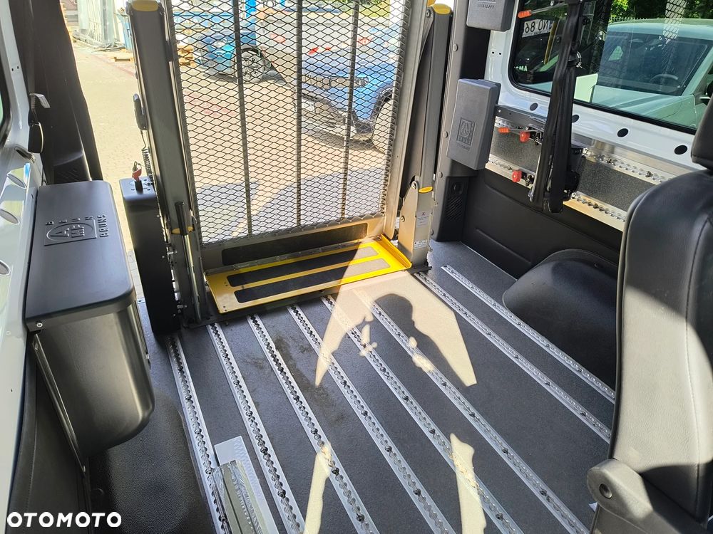 Mercedes-Benz Sprinter - 12