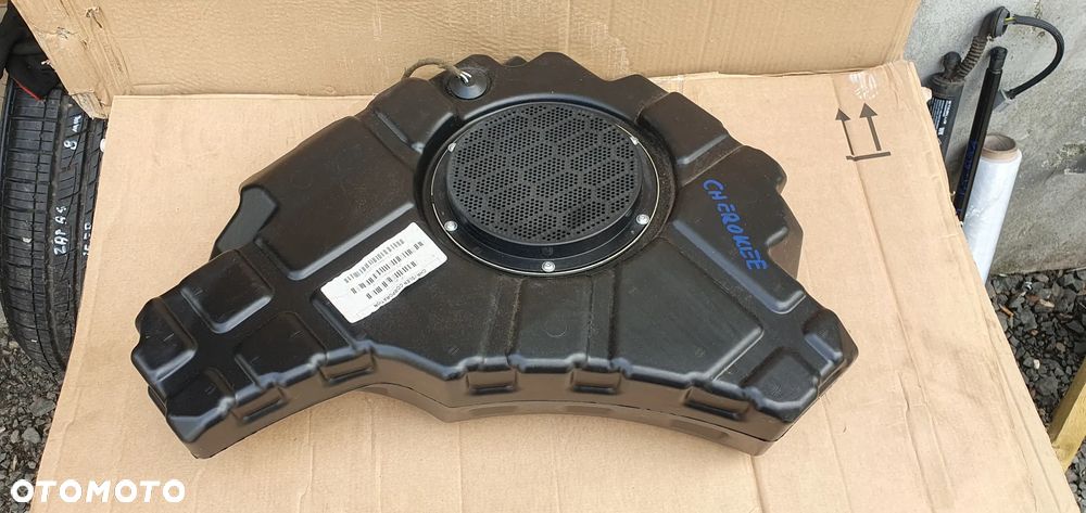 Głośnik basowy subwoofer Jeep Grand Cherokee 4 WK2 05064610AC - 1