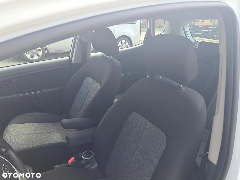 Kia Venga 1.6 L - 9