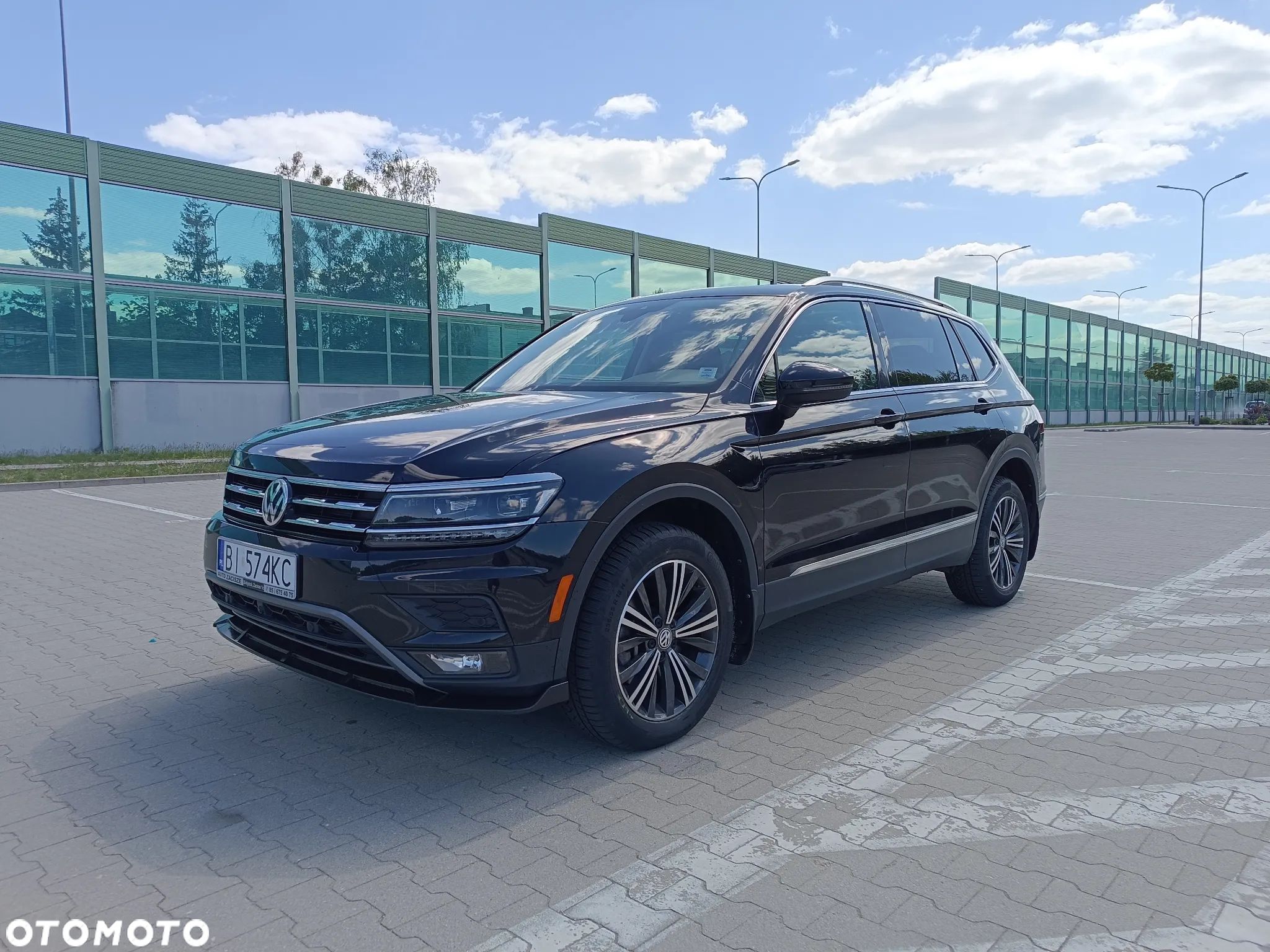 Volkswagen Tiguan - 1