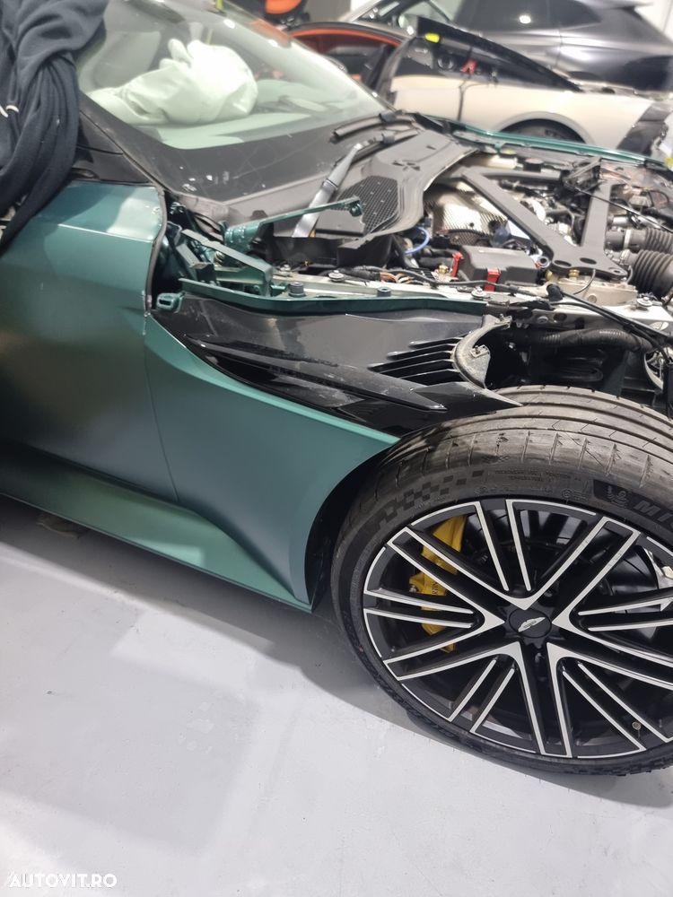 Aston Martin DB12 Volante - 2