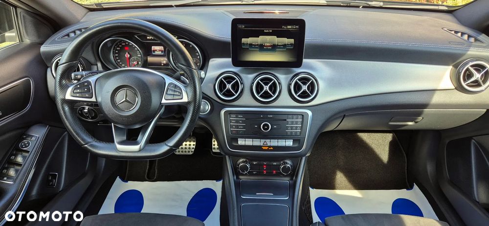 Mercedes-Benz GLA 180 7G-DCT AMG Line - 12