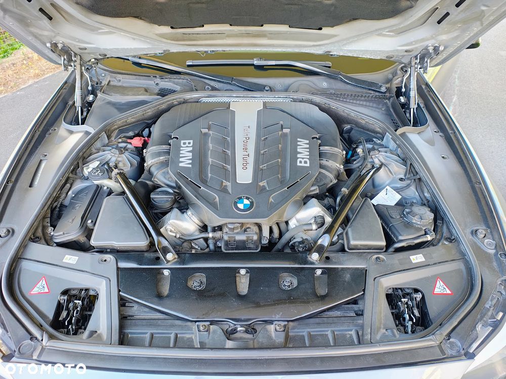 BMW Seria 5 550i Sport-Aut - 36