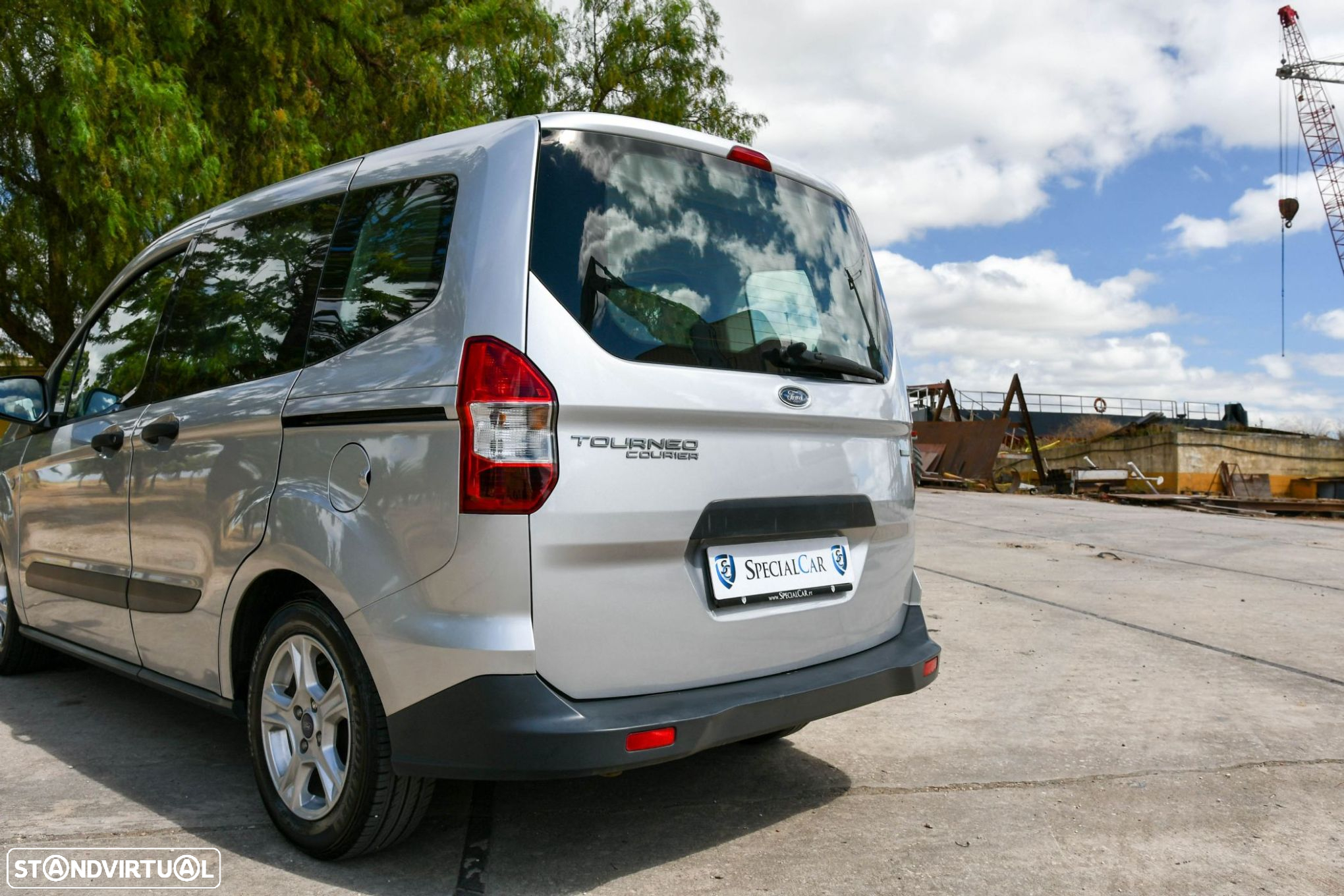 Ford Tourneo Courier 1.0 EcoBoost Titanium - 10
