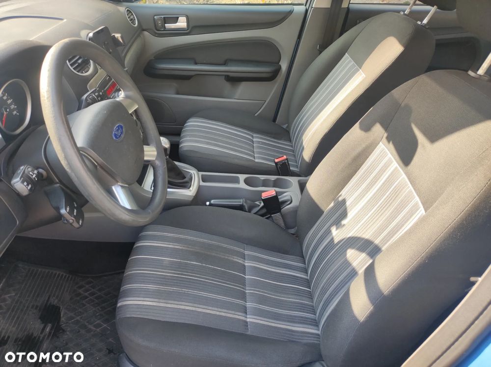 Ford Focus 1.6 16V Style+ - 10