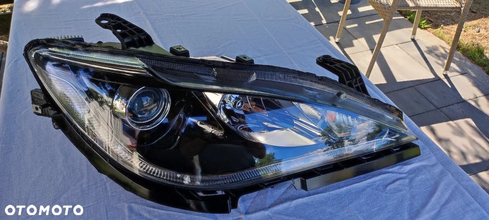 Lampa prawy przód Chrysler Pacifica Hybrid 2017 Lekko Uszkodzona - 15