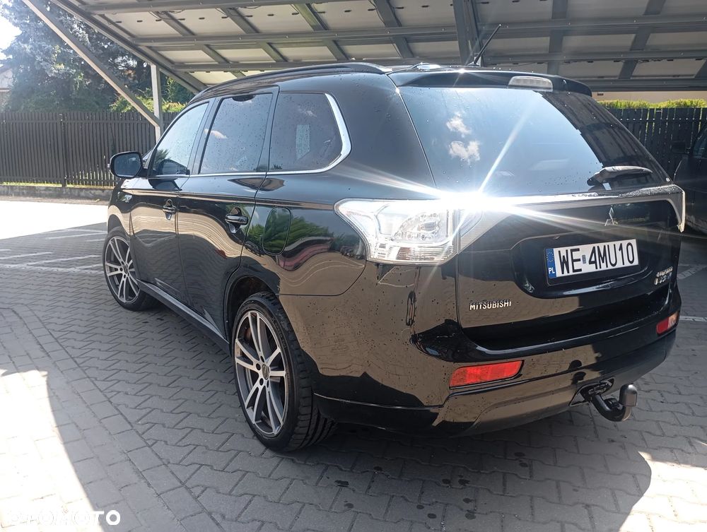 Mitsubishi Outlander Instyle NAVI + - 2
