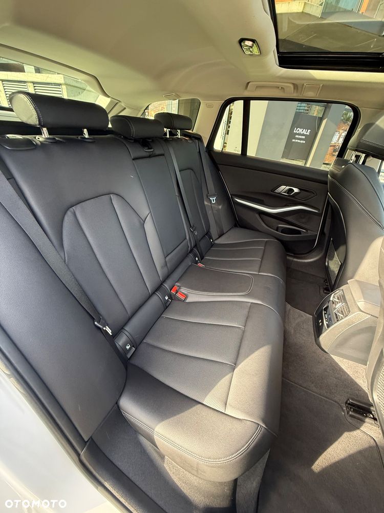 BMW Seria 3 320d xDrive Luxury Line sport - 36