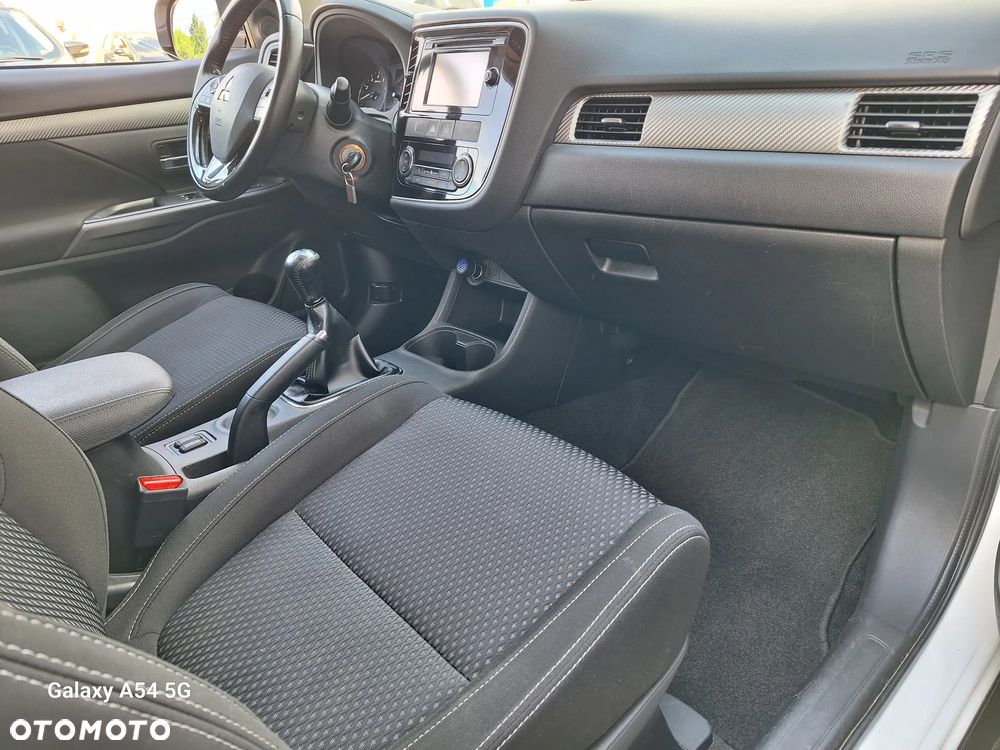 Mitsubishi Outlander 2.0 2WD SUV-Star - 37