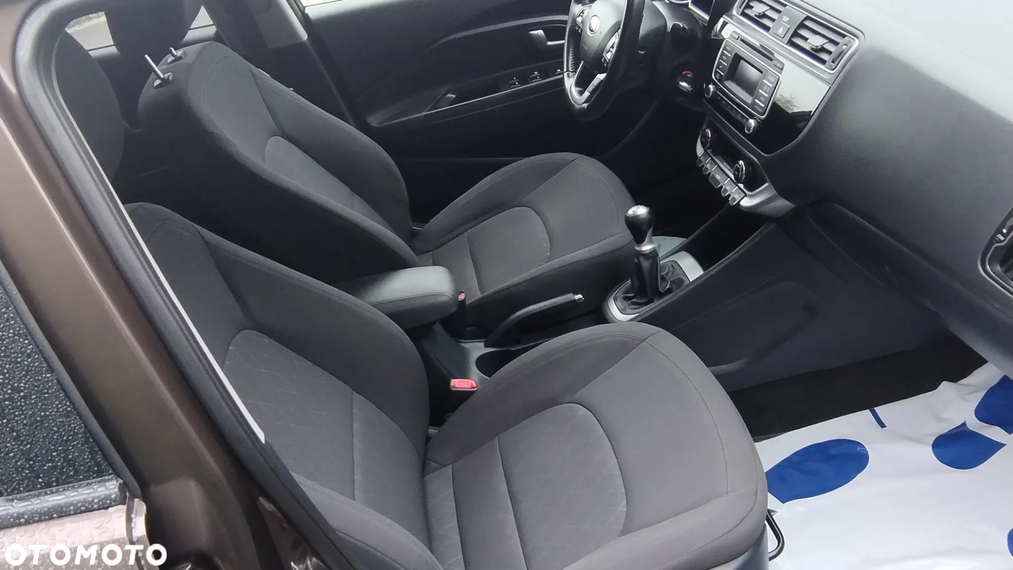 Kia Rio - 10