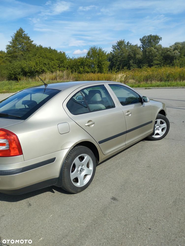 Skoda Octavia 1.6 Ambiente - 7