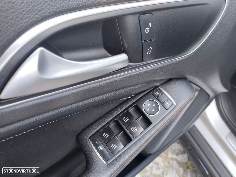 Mercedes-Benz GLA 180 CDi AMG Line - 19
