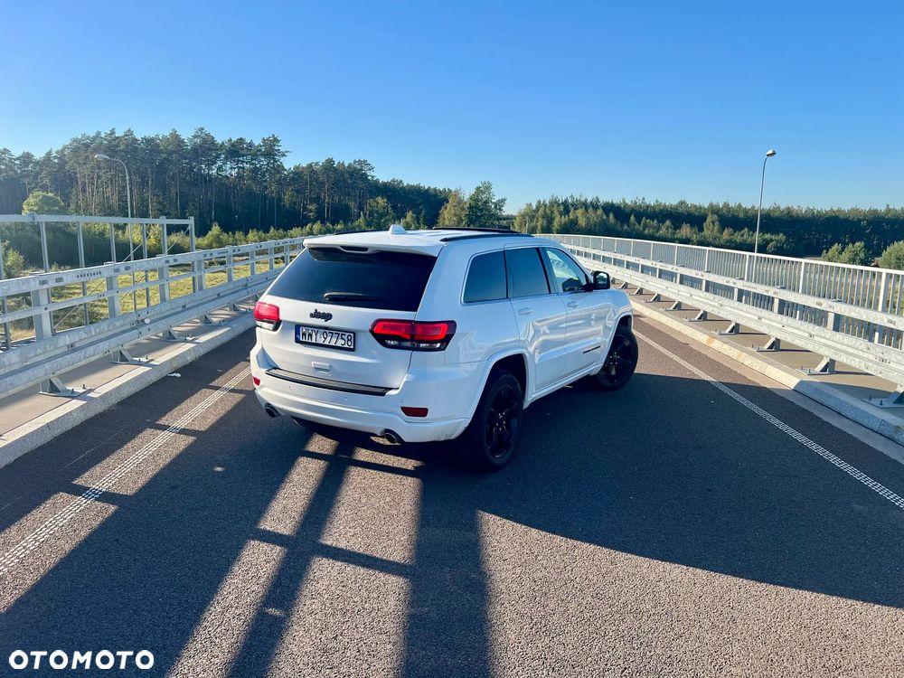 Jeep Grand Cherokee - 12