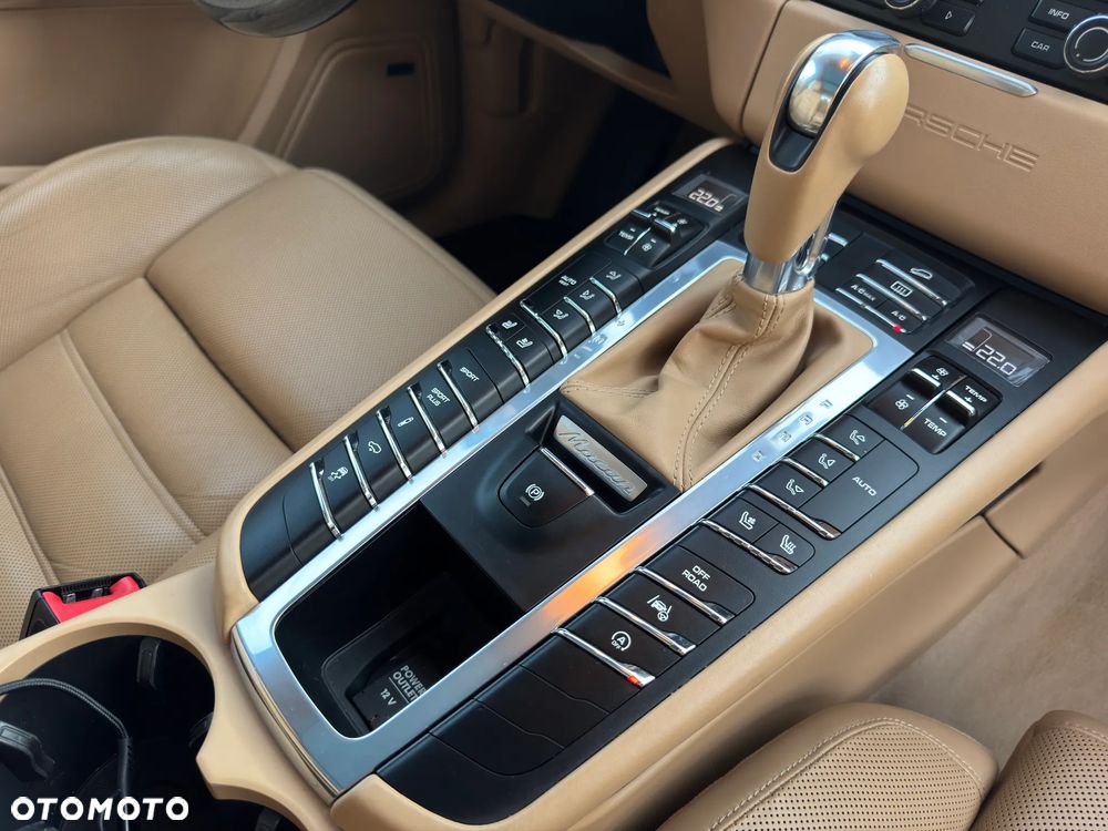 Porsche Macan Turbo PDK - 25