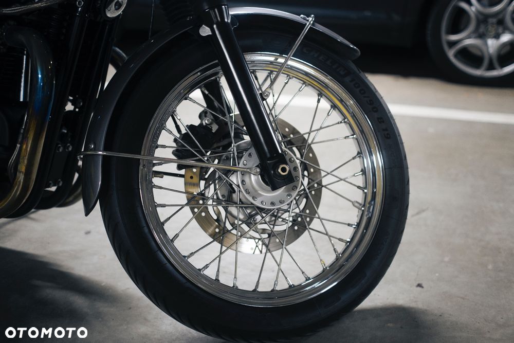 Triumph Bonneville - 11