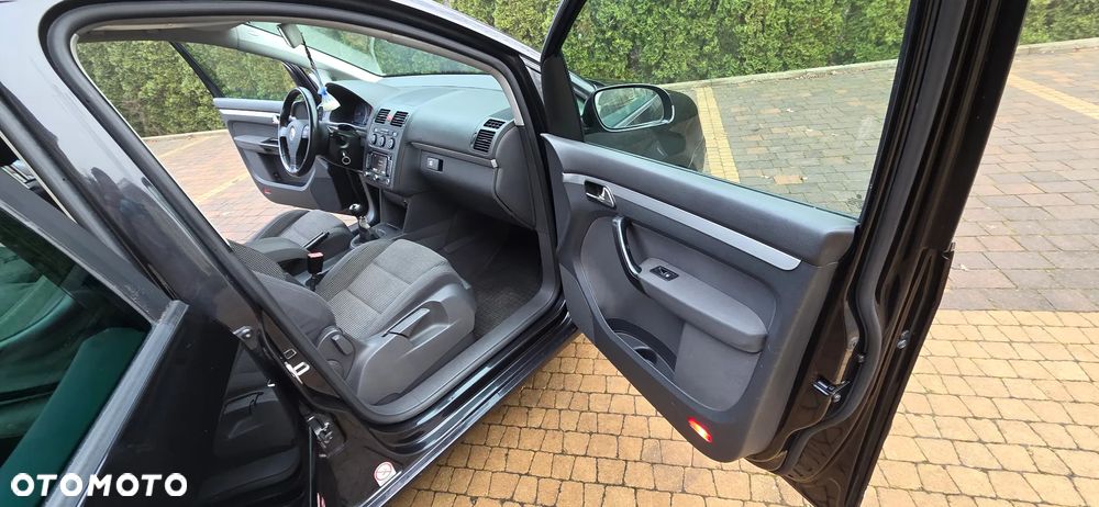 Volkswagen Touran 2.0 TDI DPF Highline - 11