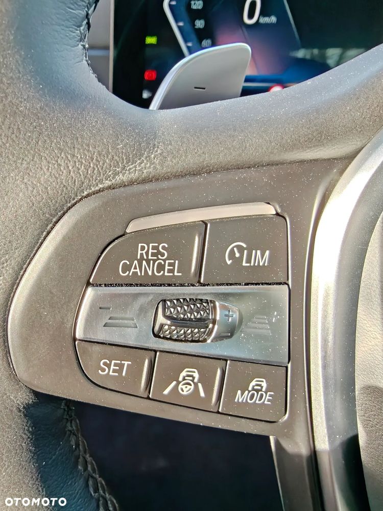 BMW Seria 3 320d xDrive mHEV - 34