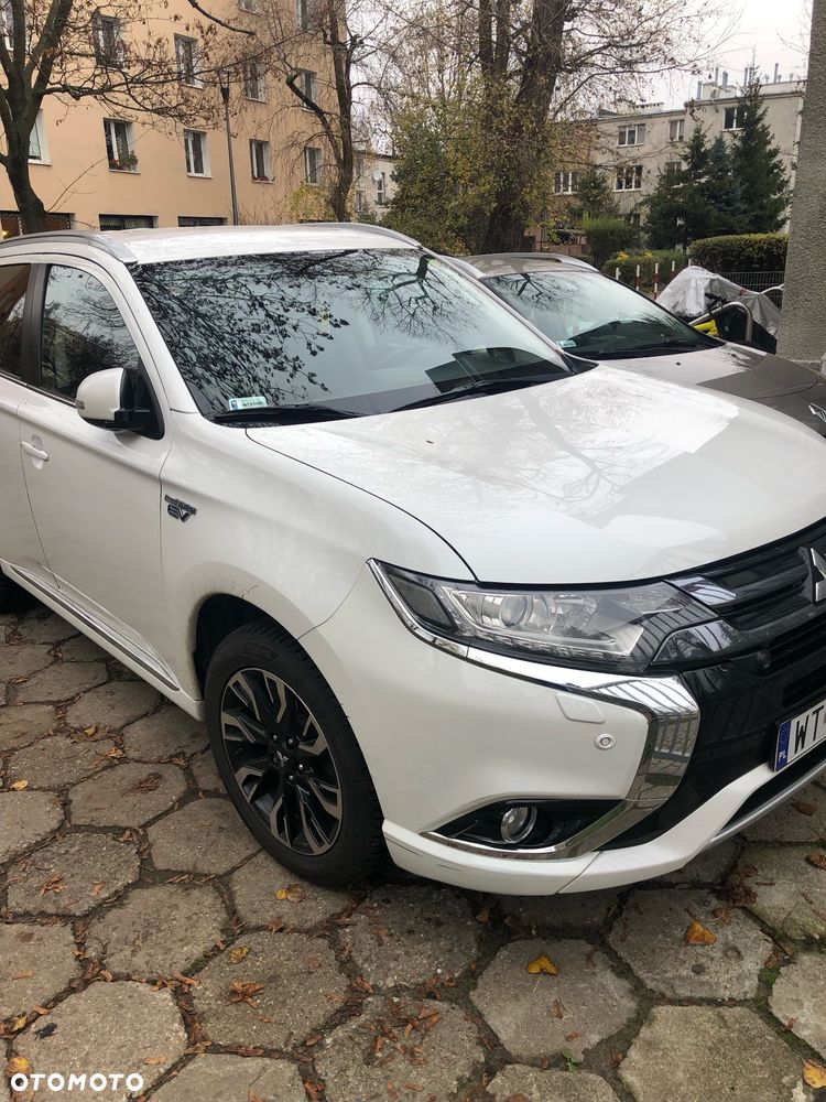 Mitsubishi Outlander 2.0 4WD Top - 4
