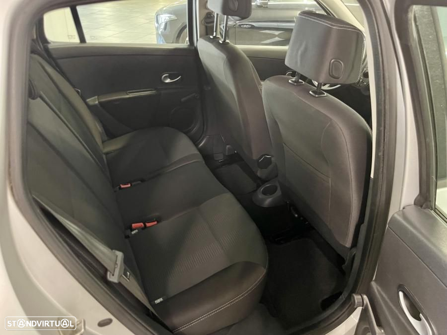 Renault Clio Break 1.5 dCi Dynamique S - 14