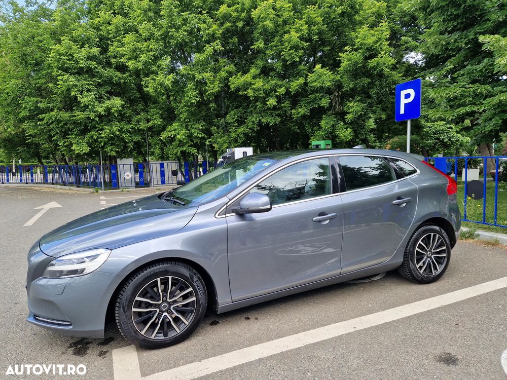 volvo v40