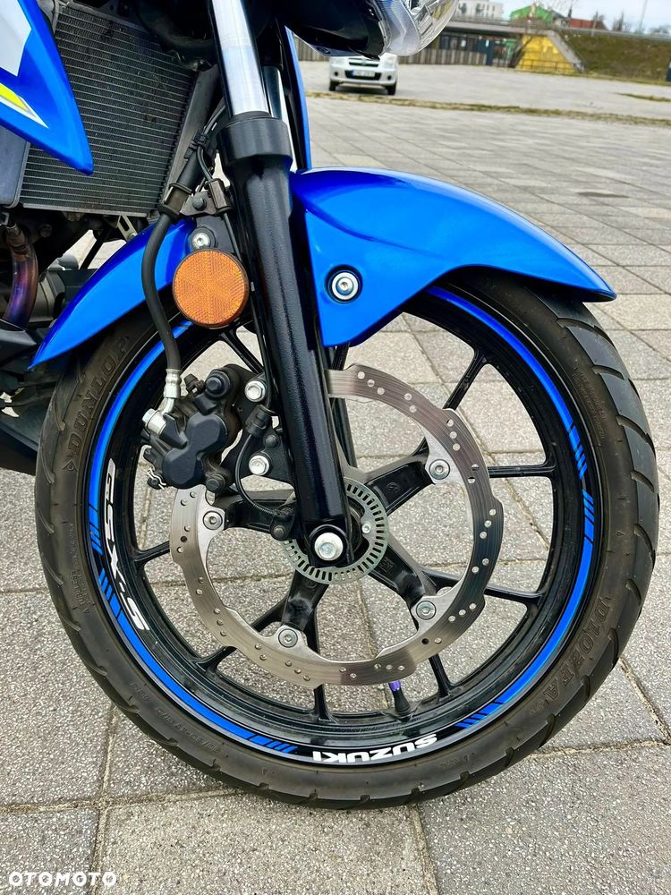Suzuki GSX - 6
