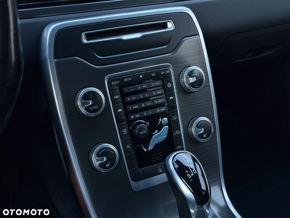 Volvo V70 D4 Geartronic Black Edition - 19