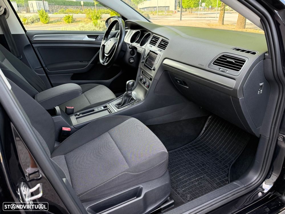 VW Golf 1.6 TDi Trendline DSG - 23