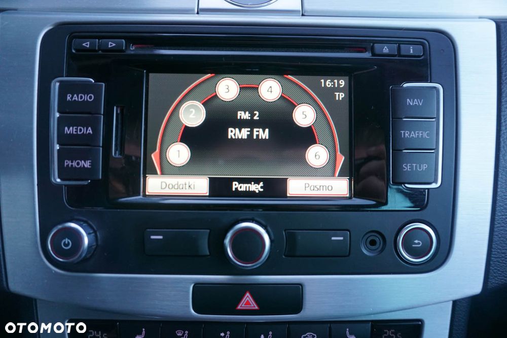 Volkswagen Passat - 13