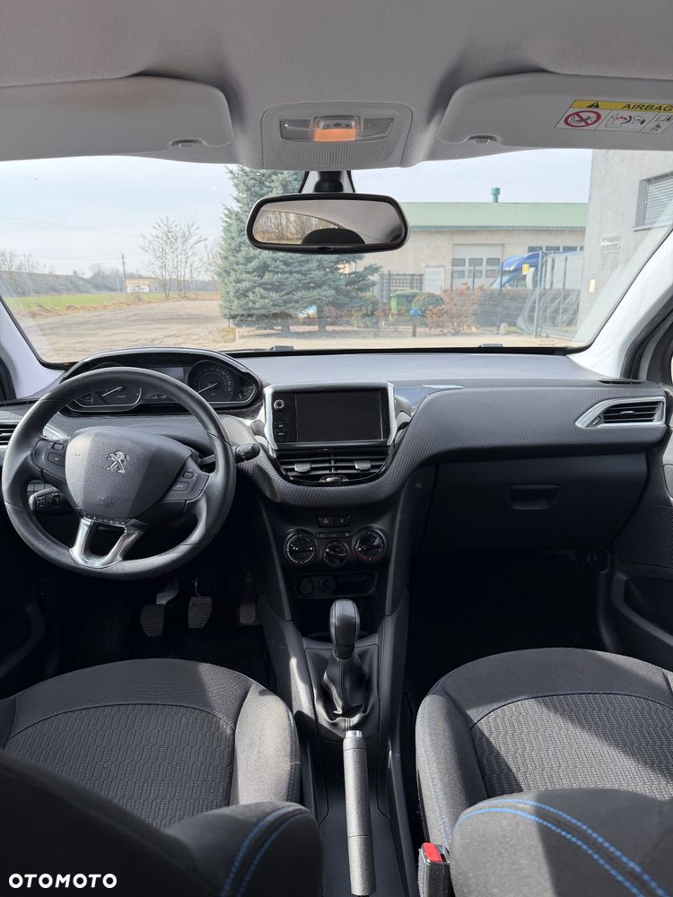 Peugeot 208 - 12