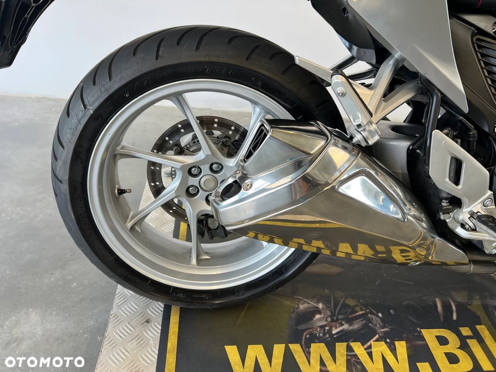 Honda VFR - 32