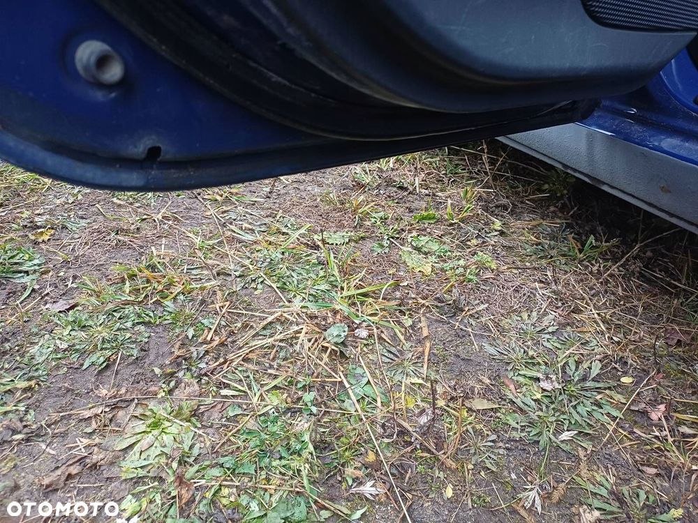 DRZWI KOMPLETNE LEWY TYŁ TOYOTA COROLLA E12 8Q4 - 7