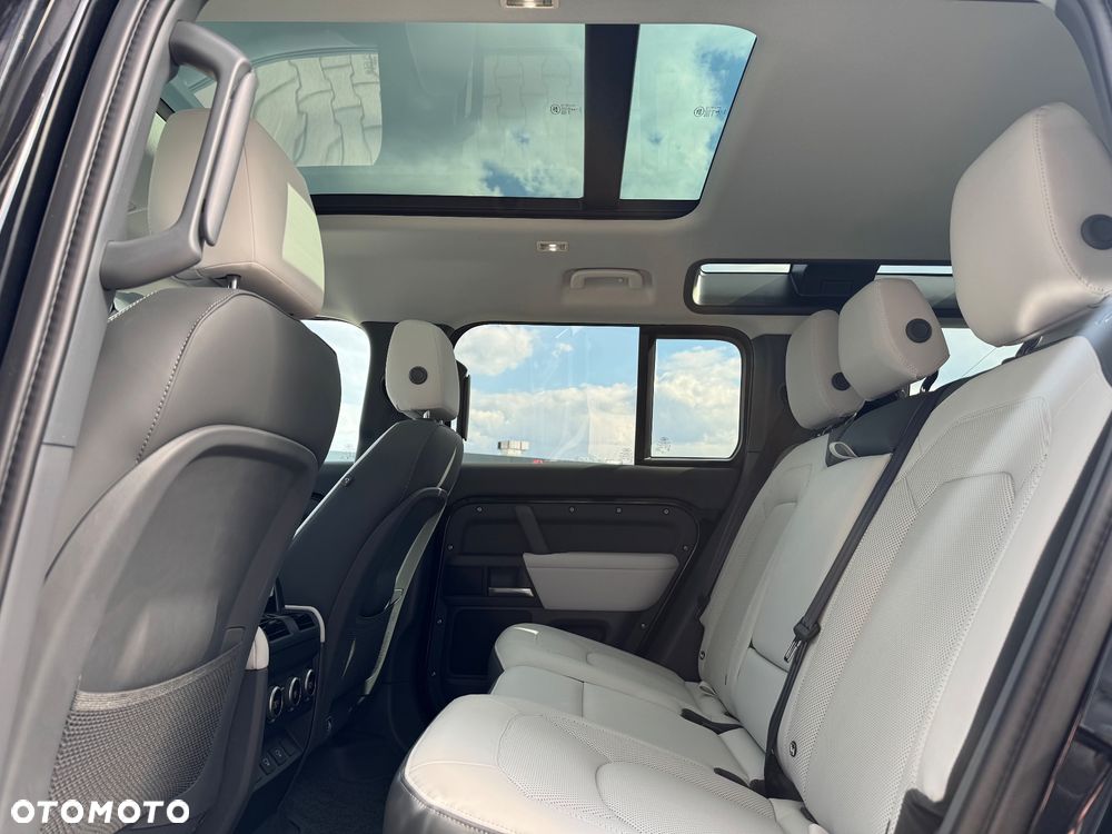 Land Rover Defender 110 D200 X-Dynamic SE - 9