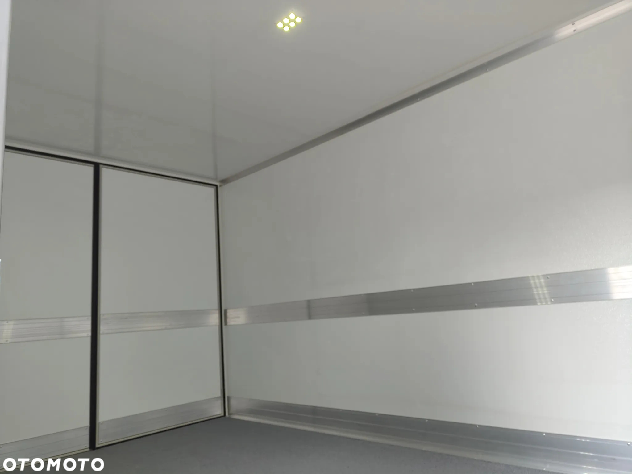 Mercedes-Benz Sprinter - 23