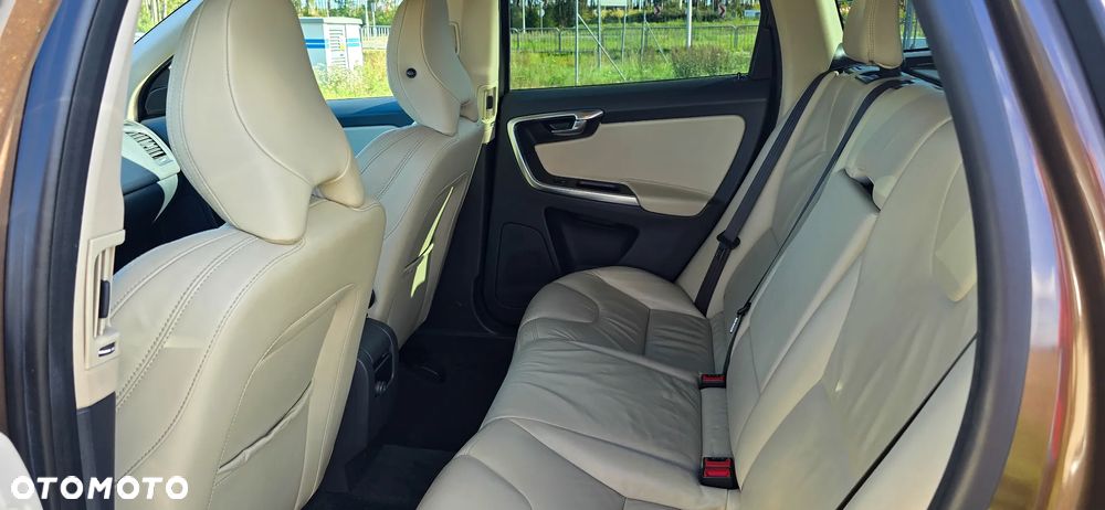 Volvo XC 60 D5 AWD Summum - 11