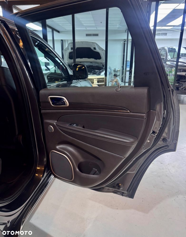 Jeep Grand Cherokee 5.7 V8 HEMI Summit - 21