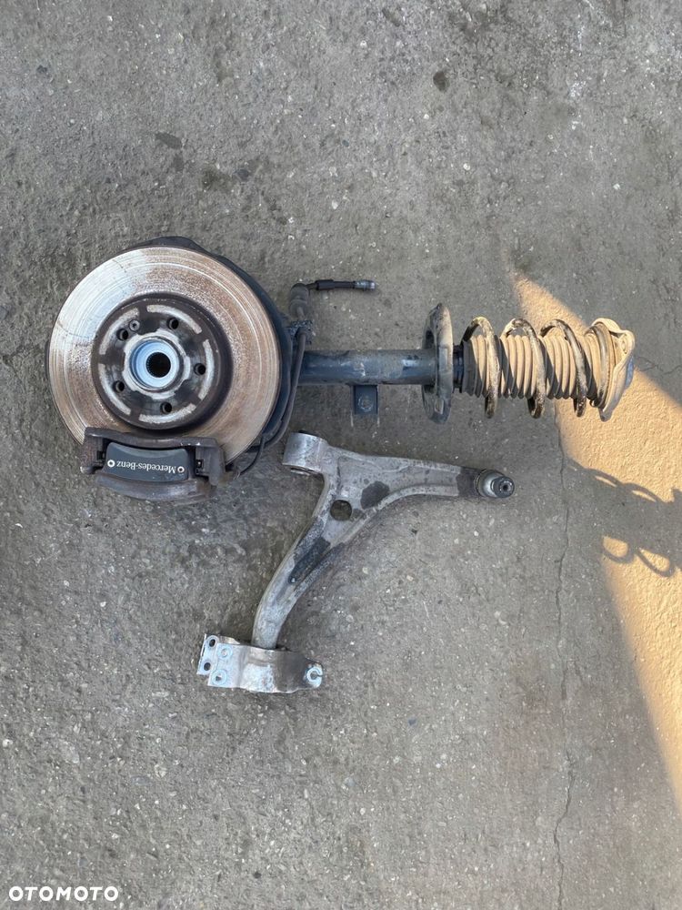 MERCEDES 177 zawieszenie prawe kompletne zwrotnica macperson wahacz - 1