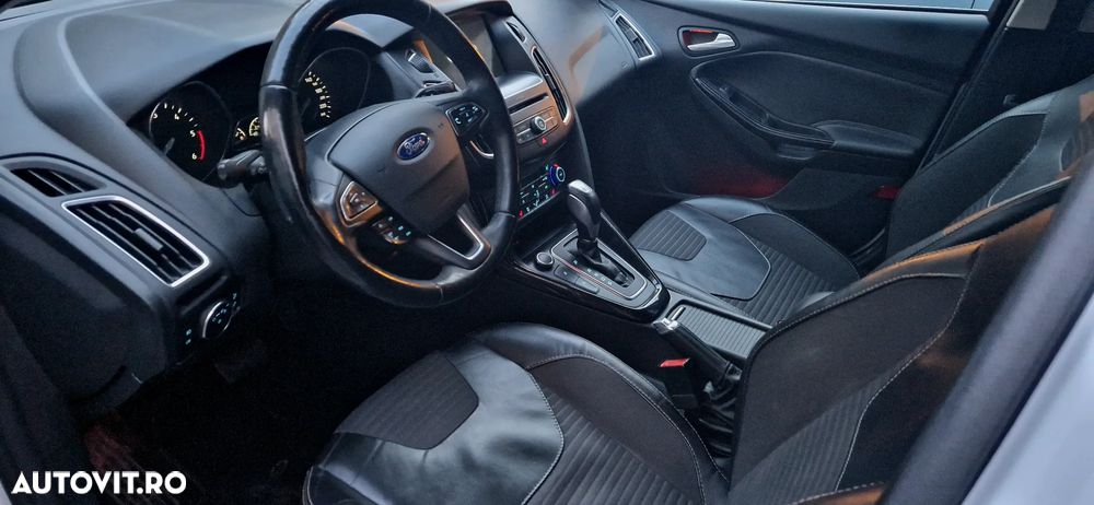 Ford Focus 2.0 TDCI Powershift Titanium - 4