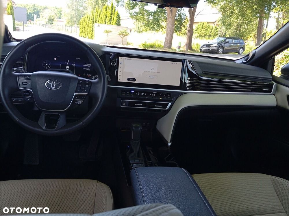 Toyota Camry - 16