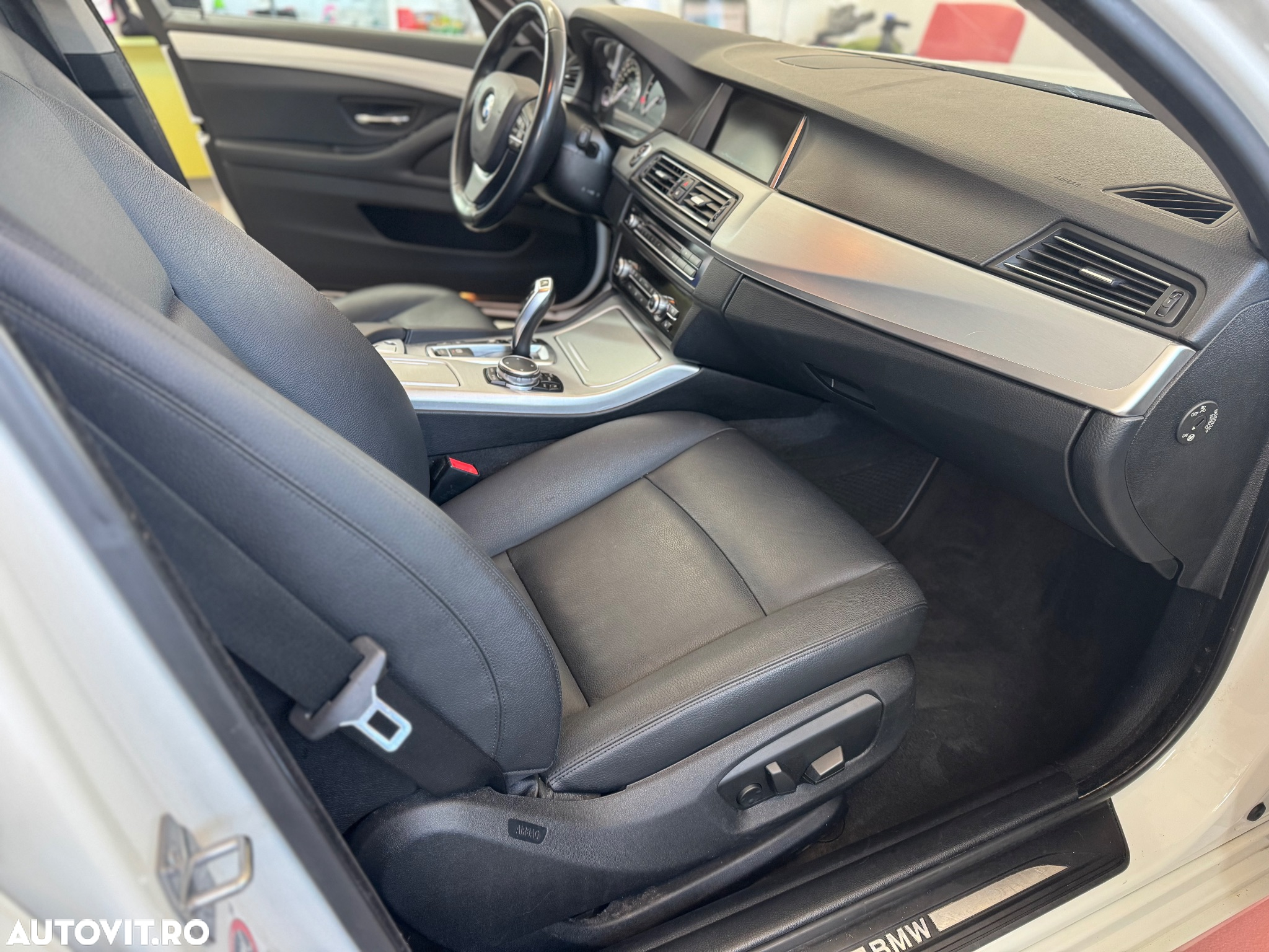 BMW Seria 5 520d xDrive Touring Aut. - 6