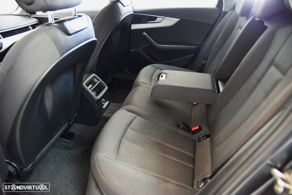 Audi A4 Avant 35 TDI Design S tronic - 19