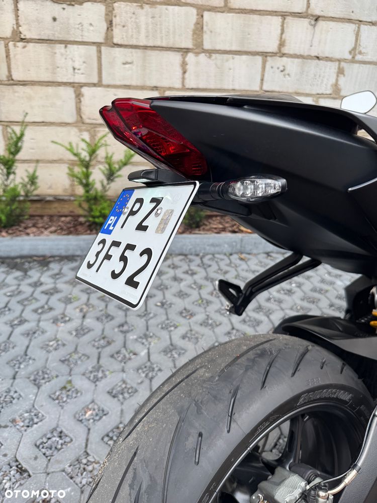Triumph Street Triple - 5