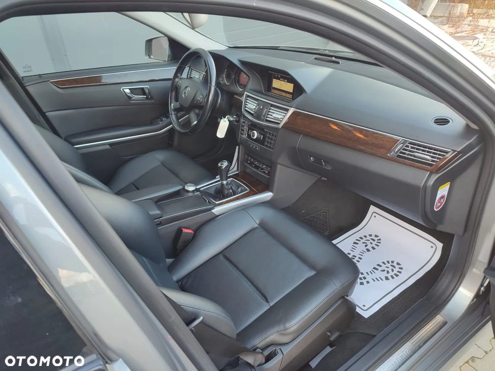 Mercedes-Benz Klasa E ver-200-cdi-classic - 18