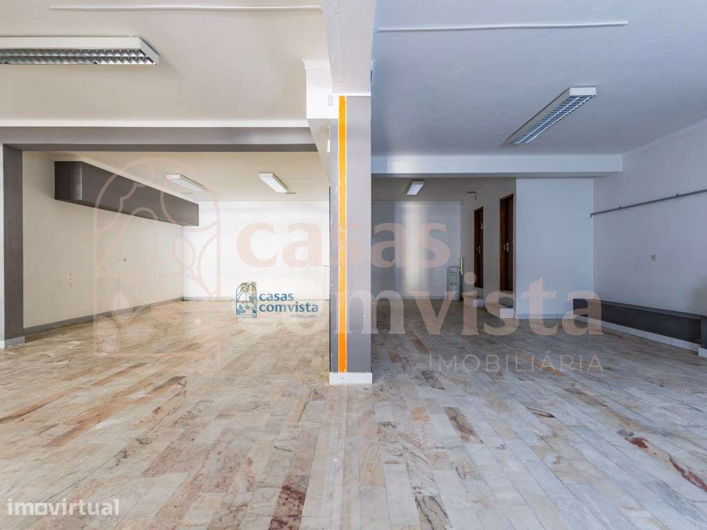 Loja para Venda no Centro da Cidade de Ourém - Espaço Versátil para... - Grande imagem: 3/11