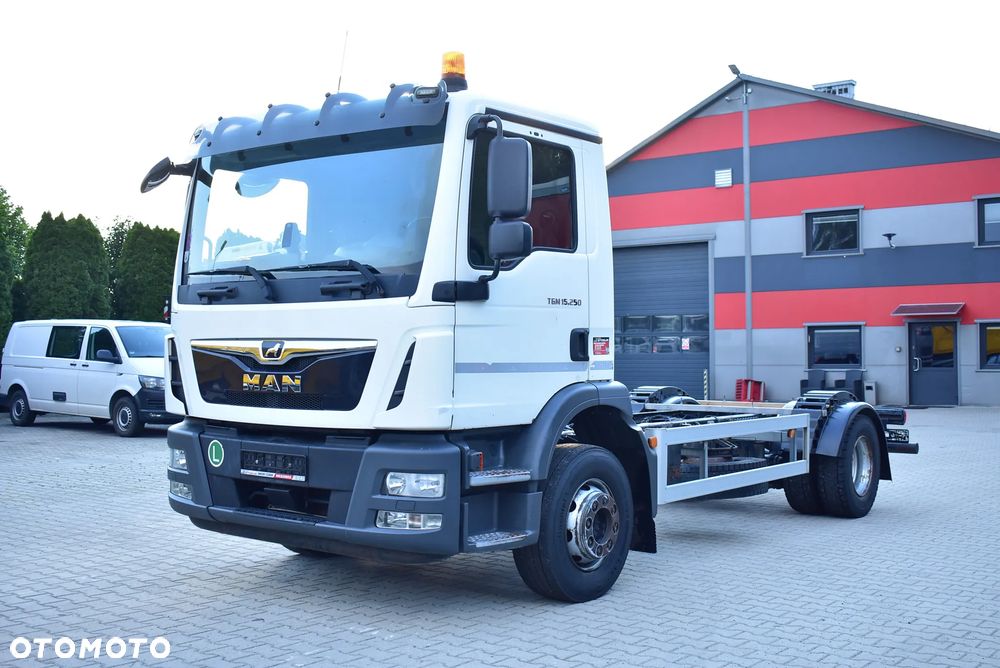 MAN TGM 15.250 4x2 BL Rama do zabudowy/ Manual/ Blokada/ Przystawka PTO/ Klima/ Wywrotka/ Kipper/ Kiper/ Beczka/ Hakowiec/ Euro 6 / Sprowadzony - 1