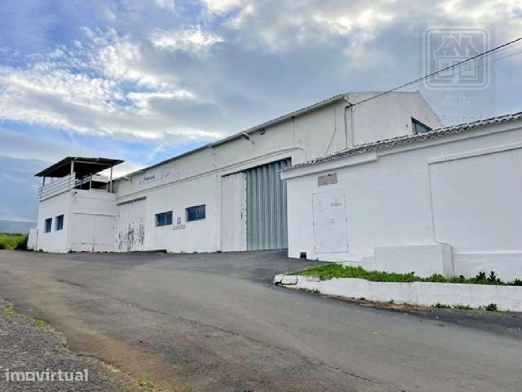 VENDA de PRÉDIO com 2 EDIFÍCIOS e 1 ARMAZÉM - Praia da Vitória, Ilh... - Grande imagem: 5/24