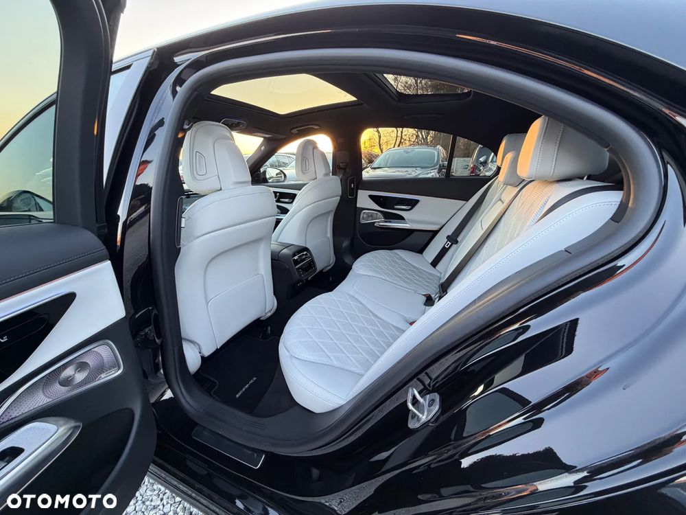 Mercedes-Benz Klasa E 400e 4Matic 9G-TRONIC - 34